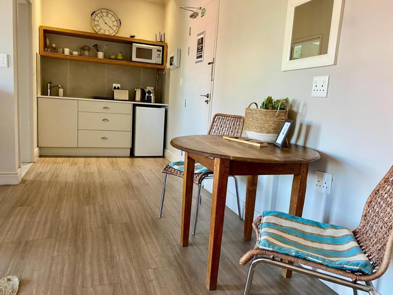 Hermanus Waterfront Apartment Rum bild
